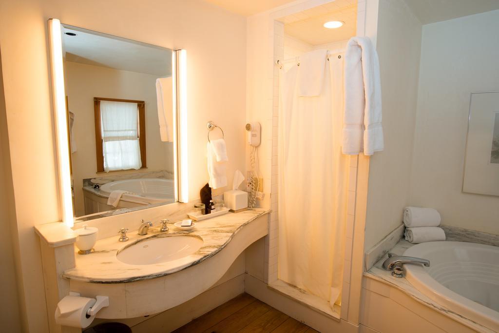 The Old Inn On The Green New Marlborough Room photo