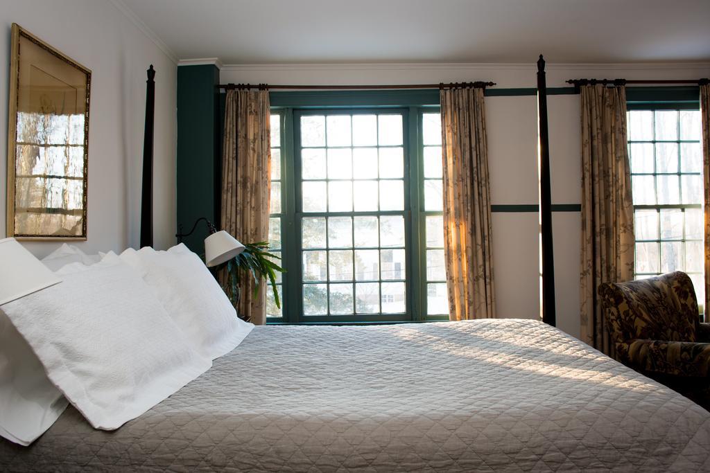 The Old Inn On The Green New Marlborough Room photo