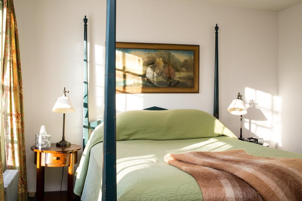 The Old Inn On The Green New Marlborough Room photo